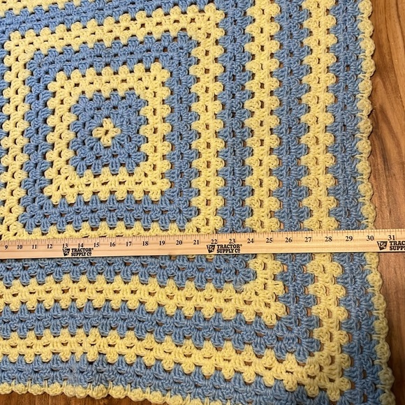 afghan blanket Handmade yellow blue knit crochet baby lap bedding - Picture 4 of 6